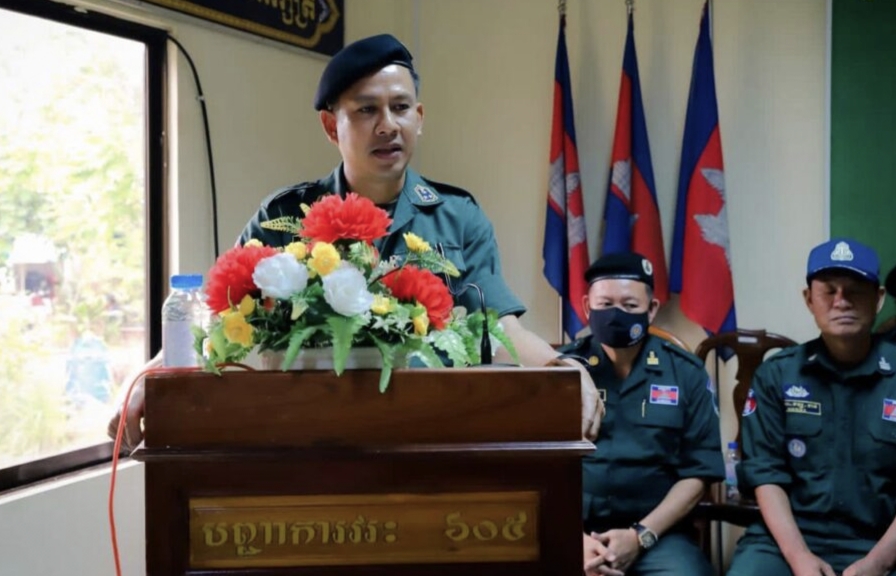 លោកឧត្តមសេនីយ៍ទោ ឈឿន សុចិត្ត ស្នងការនគរបាលខេត្តកណ្តាល តំណាង ឯកឧត្តម នាយឧត្តមសេនីយ៍ សន្តិបណ្ឌិត នេត សាវឿន អគ្គស្នងការនគរបាលជាតិ.