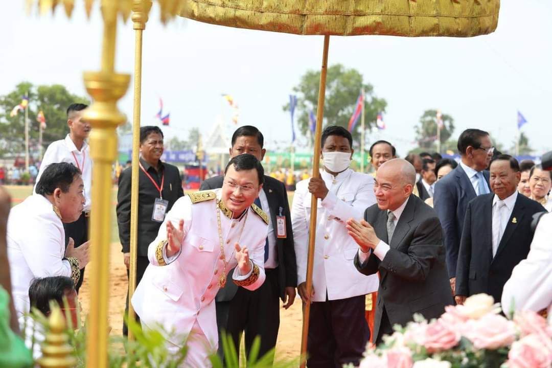 ឯកឧត្តម ឌិត ទីណា រដ្ឋមន្ត្រីក្រសួងកសិកម្ម រុក្ខាប្រមាញ់ និងនេសាទ អញ្ជើញចូលរួមព្រះរាជពិធីច្រត់ព្រះនង្គ័ល ក្រោមព្រះរាជាធិបតីភាពសម្តេចព្រះបរមនាថ នរោត្តម សីហមុនី