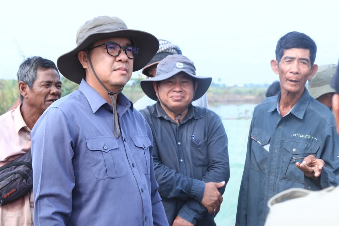 អាជ្ញាធរខេត្តកណ្តាល បានដឹកនាំមន្ទីរជំនាញចុះត្រួតពិនិត្យស្ថានភាពម៉ាស៊ីនបូមទឹក និងស្រូវប្រាំងក្នុងភូមិសាស្ត្រស្រុកមុខកំពូល ខេត្តកណ្តាល