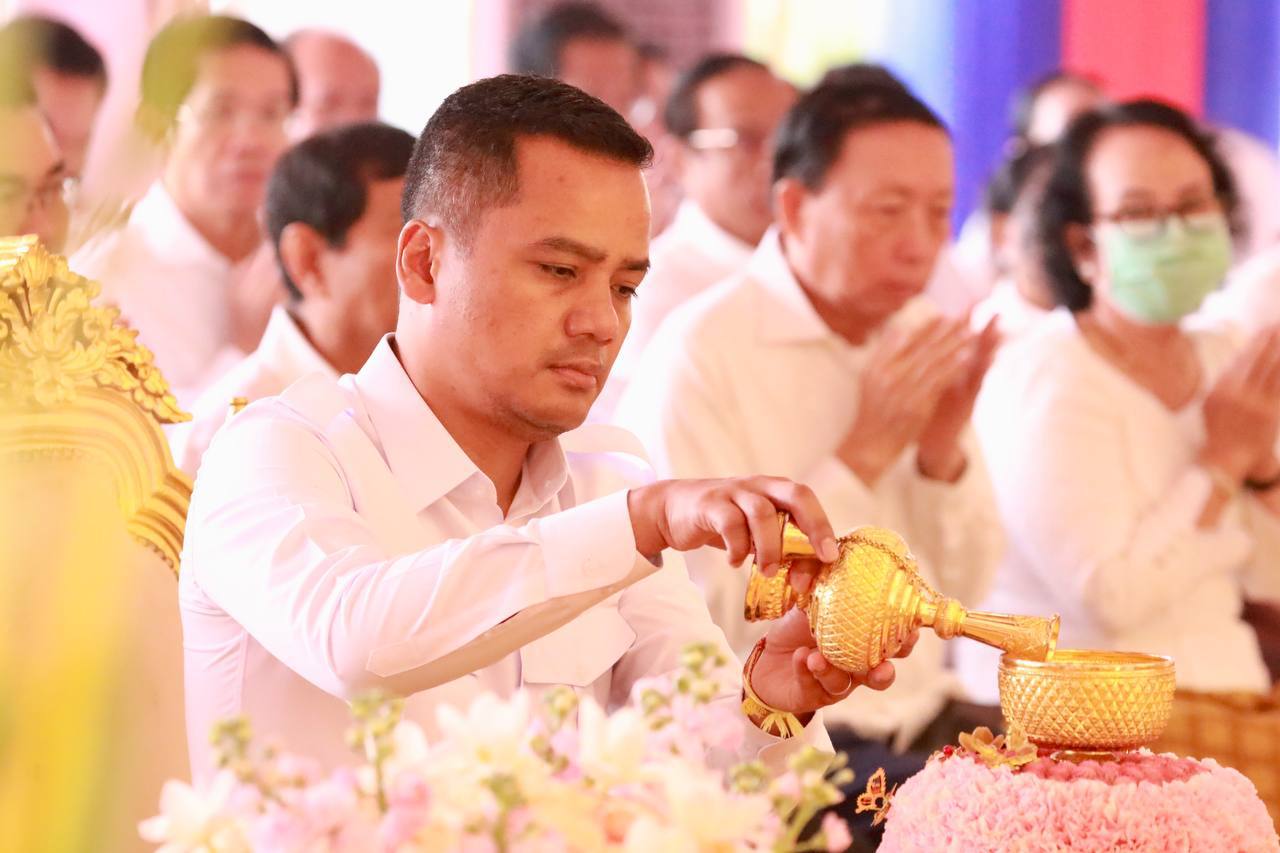 ឯកឧត្តមអភិសន្តិបណ្ឌិត ស សុខា ឧបនាយករដ្ឋមន្ត្រី រដ្ឋមន្ត្រីក្រសួងមហាផ្ទៃ បានអញ្ជើញជាអធិបតីដ៏ខ្ពង់ខ្ពស់ពិធីចម្រើនព្រះបរិត្ត និងក្រុងពាលីបុកគ្រឹះសាងសង់ចំណតរថយន្តថ្មី នៃទីស្តីការក្រសួងមហាផ្ទៃ