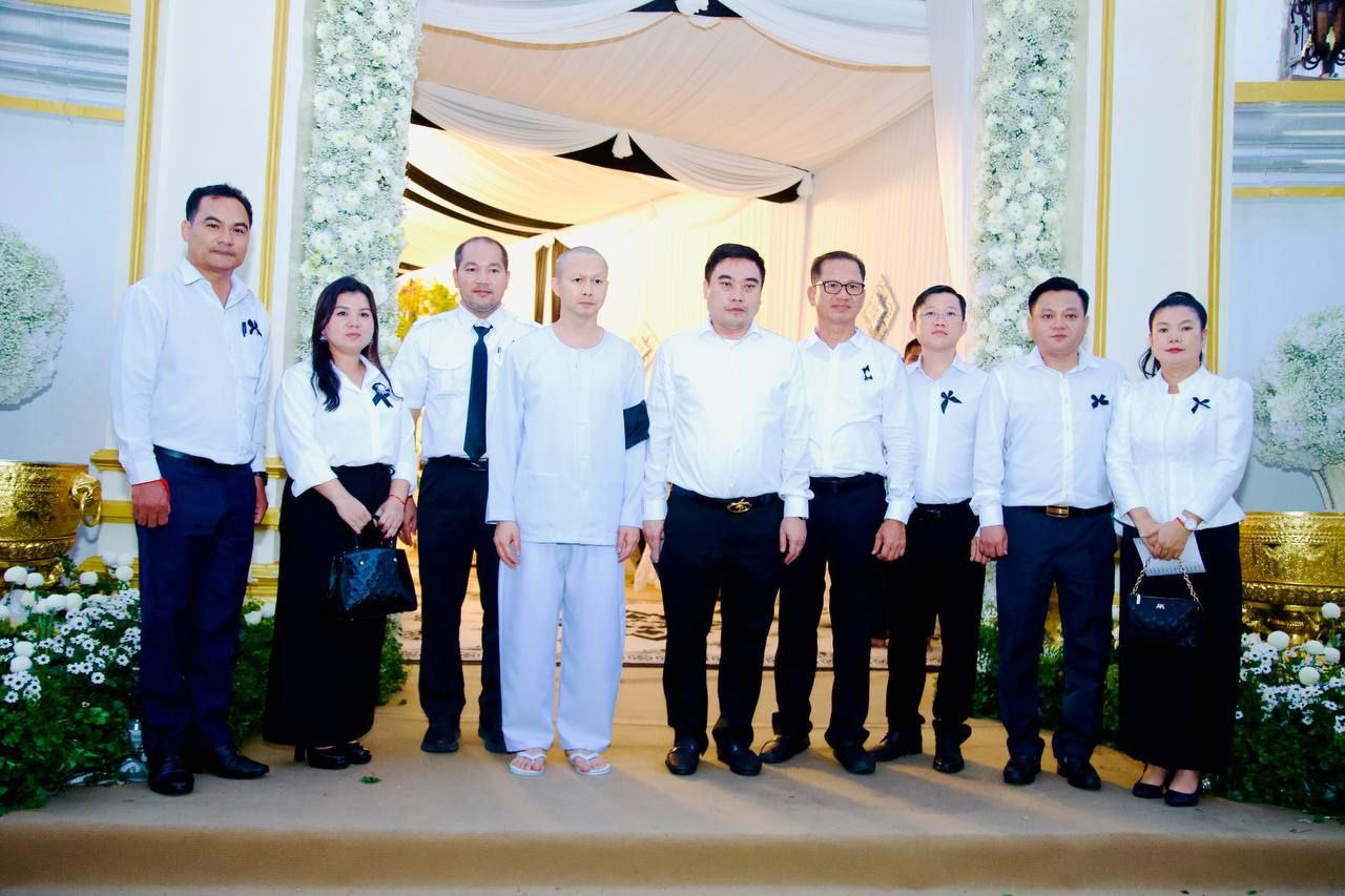 លោកបណ្ឌិត ហោ សេរីវឌ្ឍន៍ ប្រធានផែ្នកក្រៅប្រព័ន្ធ នៃយុវជនគណបក្សថ្នាក់កណ្ដាល អញ្ជើញដឹកនាំប្រតិភូចូលរួមគោរពវិញ្ញាណក្ខន្ធសព លោកជំទាវធម្មសទ្ធាភិរ័ក្ខសុទ្ធិរតតន៍អគ្គមហាឧបាសិកាពុទ្ធសាសនូបត្ថម្ភក៍ យស់ សុីមន ដែលត្រូវជាភរិយា លោកនាយឧត្តមសេនីយ៍ ម៉ឹង សំផន រដ្ឋលេខាធិការក្រសួងការពារជាតិ