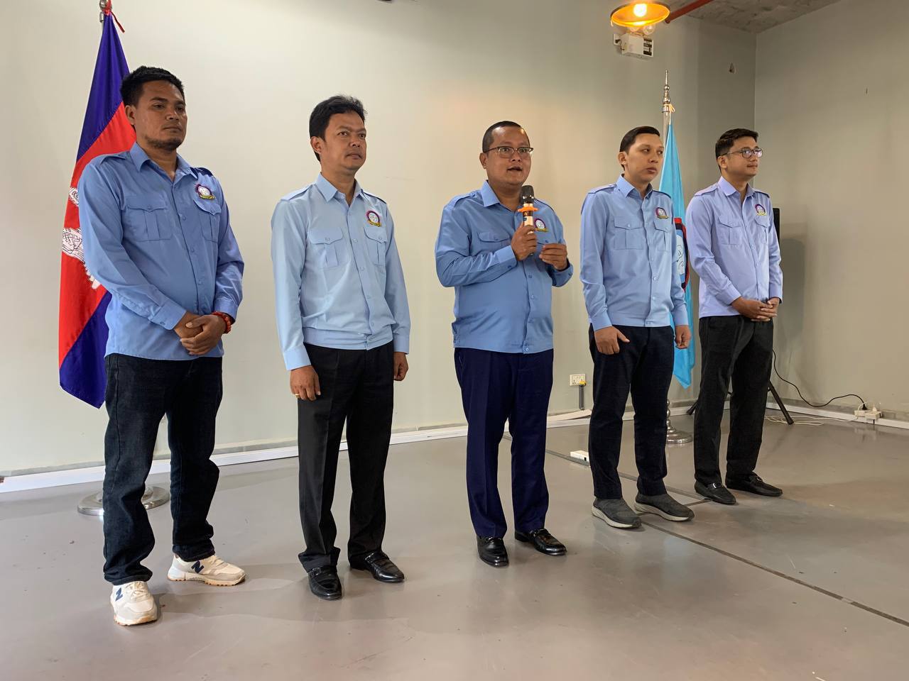 ជាង​ និងកម្មករសំណង់​ចំនួន៥៥រូបដែល​ជាសមាជិក​របស់​កម្មវិធី​អាជីវកម្ម​ និងកម្មករសំណង់​នៃសហភាពសហព័ន្ធយុវជនកម្ពុជារាជធានីភ្នំពេញ​បានទទួលវិញ្ញាបនបត្របច្ចេកទេស និងវិជ្ជាជីវៈគុណវុឌ្ឍិជាតិកម្រិត១ និងកម្រិត២