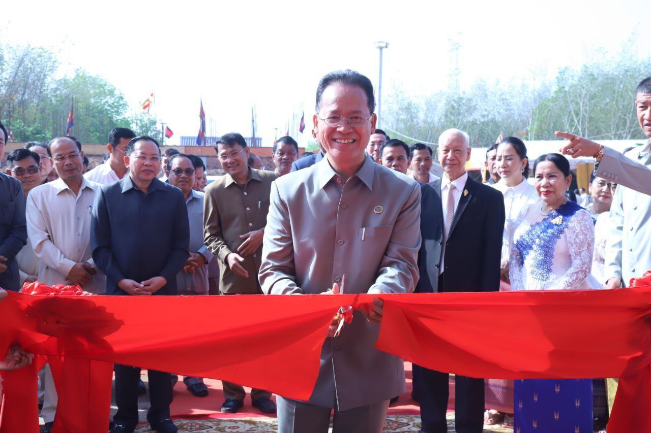 ឯកឧត្តមបណ្ឌិត អ៊ាង សុផល្លែត អញ្ជើញសម្ពោធឆ្លងមហាកុដិ និងសមិទ្ធផលនានា ក្នុងវត្តតេជសុវណ្ណភូមិ នៅទីរួមខេត្តត្បូងឃ្មុំ