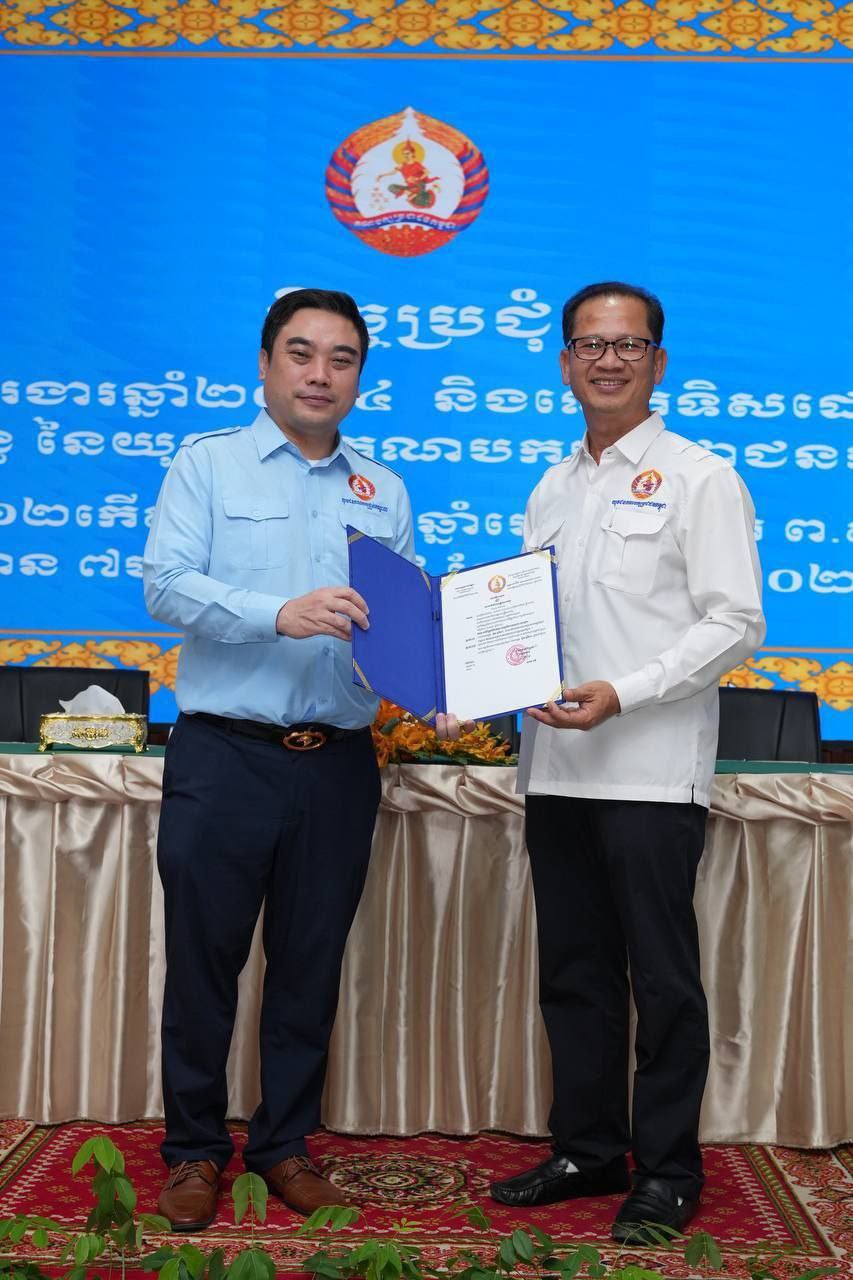 លោកបណ្ឌិត ហោ សេរីវឌ្ឍន៍ អញ្ជើញជាអធិបតី ដឹកនាំកិច្ចប្រជុំបូកសរុបលទ្ធផលការងារឆ្នាំ២០២៤ និងលើកទិសដៅការងារឆ្នាំ២០២៥ របស់ផ្នែកក្រៅប្រព័ន្ធ នៃយុវជនគណបក្សប្រជាជនកម្ពុជាថ្នាក់កណ្តាល