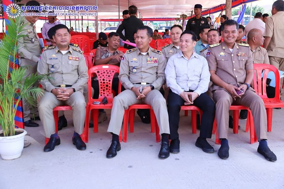 លោកឧត្តមសេនីយ៍ទោ ឈឿន សុចិត្ត ស្នងការនគរបាលខេត្តកណ្ដាល បានដឹកនាំលោកស្នងការរង លោកនាយការិយាល័យ លោកអធិការនគរបាលស្រុក/ក្រុង