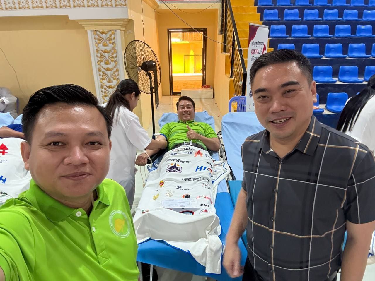 លោកបណ្ឌិត ហោ សេរីវឌ្ឍន៍ ប្រធានសម្ពន្ធសេដ្ឋកិច្ចក្រៅប្រព័ន្ធ  បានដឹកនាំសមាជិក សមាជិកា សមាគម នៃសម្ពន្ធសេដ្ឋកិច្ចក្រៅប្រព័ន្ធ ចូលរួមបរិច្ចាគឈាម ក្នុងយុទ្ធនាការ  «យើងរួមគ្នាបរិច្ចាគឈាមមួយពាន់សាក់ដើម្បីសង្គ្រោះជីវិត»