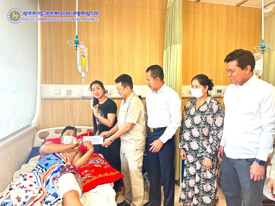 លោកឧត្តមសេនីយ៍ទោ ឈឿន សុចិត្ត ស្នងការនគរបាលខេត្តកណ្តាល បានអមដំណើរឯកឧត្តម គង់ កៃដូ នាយករងខុទ្ទកាល័យឯកឧត្តមអភិសន្តិបណ្ឌិត ឧបនាយករដ្ឋមន្ត្រី រដ្ឋមន្ត្រីក្រសួងមហាផ្ទៃ តំណាងដ៏ខ្ពង់ខ្ពស់ឯកឧត្តមអភិសន្តិបណ្ឌិត ស សុខា ឧបនាយករដ្ឋមន្ត្រី រដ្ឋមន្ត្រីក្រសួងមហាផ្ទៃ