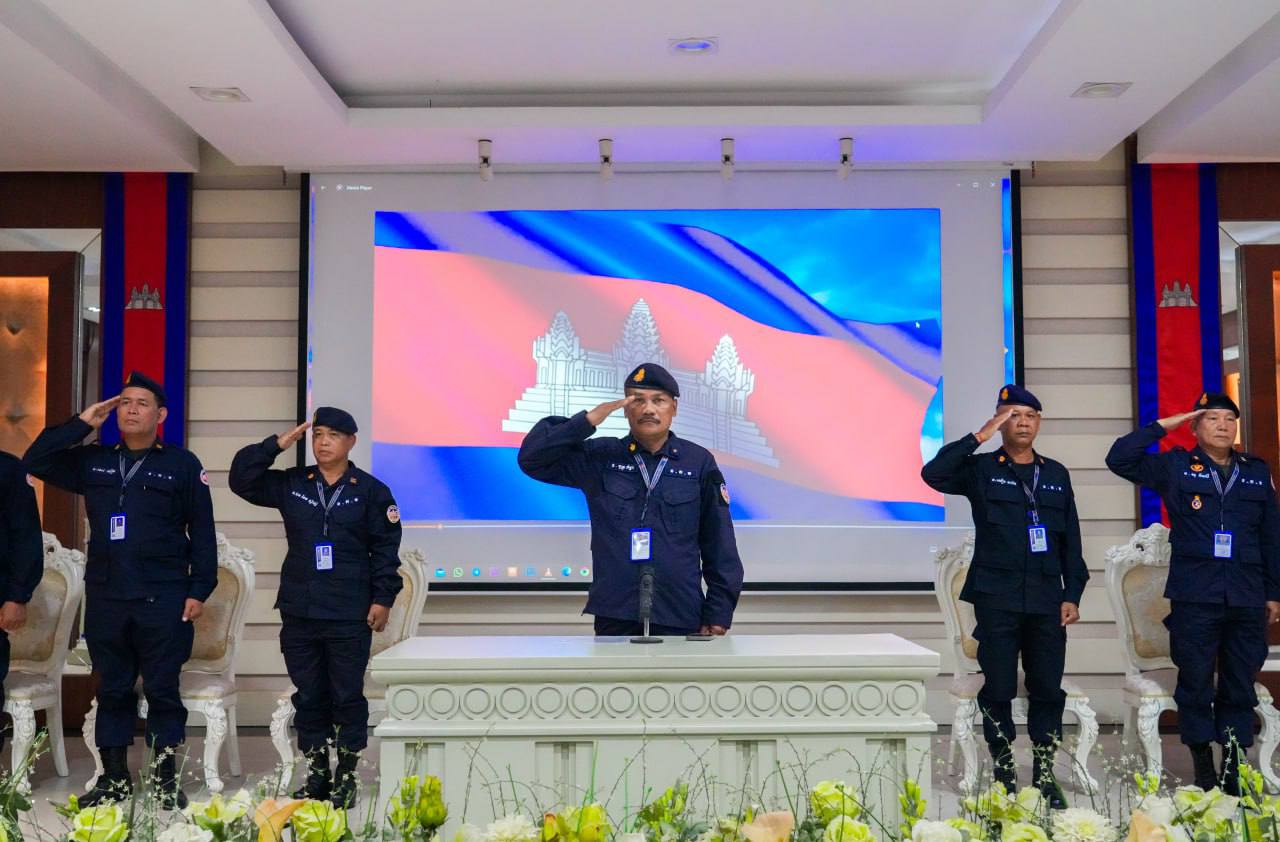 អាវុធហត្ថរាជធានីភ្នំពេញ រៀបចំពិធីបើកវគ្គបំប៉នសណ្តាប់ធ្នាប់ជួរទ័ព ឈរផែនត្រៀមចូលរួមពិធីសម្ពោធសមិទ្ធផលដាក់ឲ្យប្រើប្រាស់មជ្ឈមណ្ឌលហ្វឹកហ្វឺនកងរាជអាវុធហត្ថភ្នំជុំសែនរីករាយ និងការប្រារព្ធខួបលើកទី៣២ ទិវាកងរាជអាវុធហត្ថ!