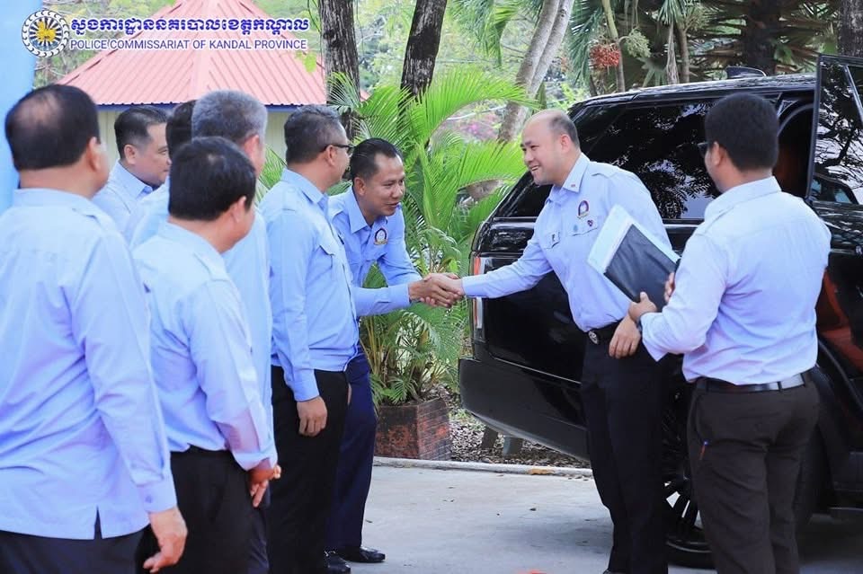 លោកឧត្តមសេនីយ៍ទោ ឈឿន សុចិត្ត ស្នងការនគរបាលខេត្តកណ្តាល និងជាសមាជិកនៃគណៈកម្មាធិការសហភាពសហព័ន្ធយុវជនកម្ពុជាខេត្តកណ្តាល អញ្ជើញចូលរួមពិធីប្រកាស