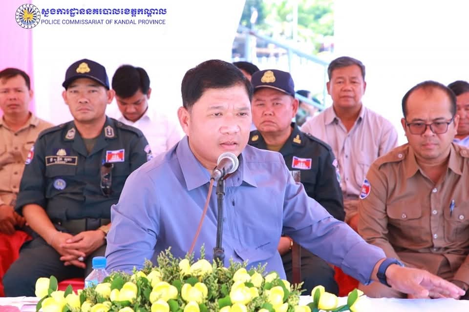 លោកឧត្តមសេនីយ៍ទោ ឈឿន សុចិត្ត ស្នងការនគរបាលខេត្តកណ្តាល បានចាត់លោកឧត្តមសេនីយ៍ត្រី ឱក សុភា ស្នងការរងជាតំណាង ចូលរួមក្នុងពិធីចុះទស្សនកិច្ចសិក្សាស្វែងយល់ពីសមិទ្ធផលនៅតំបន់ព្រំដែនកម្ពុជា-វៀតណាម