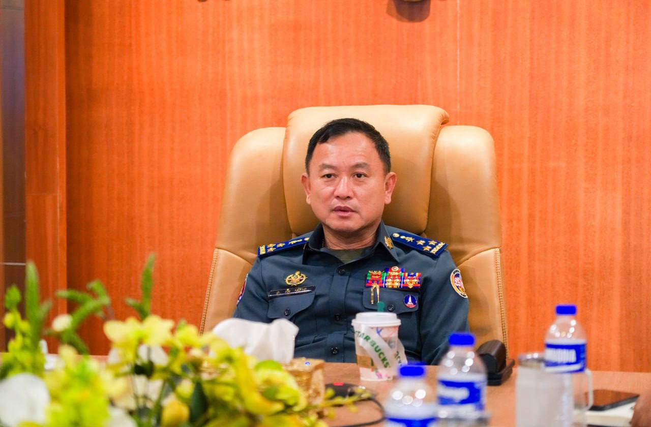 លោកឧត្ដមសេនីយ៍ឯក រ័ត្ន ស្រ៊ាង មេបញ្ជាការរង កងរាជអាវុធហត្ថលើផ្ទៃប្រទេស មេបញ្ជាការ កងរាជអាវុធហត្ថរាជធានីភ្នំពេញ បានដឹកនាំ លោកមេបញ្ជាការរង និងជានាយសេនាធិការ លោកមេបញ្ជាការរង ប្រធានមន្ទីរទាំង៧