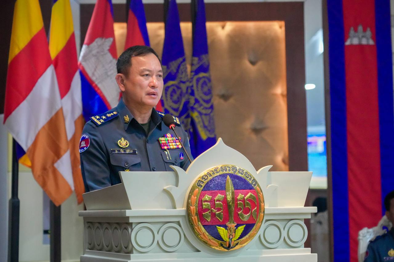 ឧត្តមសេនីយ៍ឯក រ័ត្ន ស្រ៊ាង បើកកិច្ចប្រជុំត្រួតពិនិត្យ ផែនការការពារ សន្តិសុខ និង កម្លាំង មធ្យោបាយ បរិក្ខារបំពាក់ ដើម្បីត្រៀមបំពេញបេសកកម្មចំពោះមុខ!