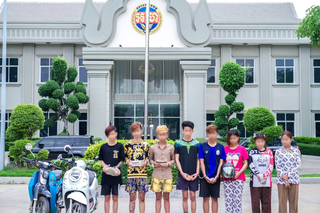 អាវុធហត្ថរាជធានីភ្នំពេញ ឃាត់ខ្លួនក្មេងទំនើងប្រុសស្រី ០៨នាក់ជាបន្តបន្ទាប់ ពាក់ព័ន្ធករណីហិង្សាដោយចេតនា!