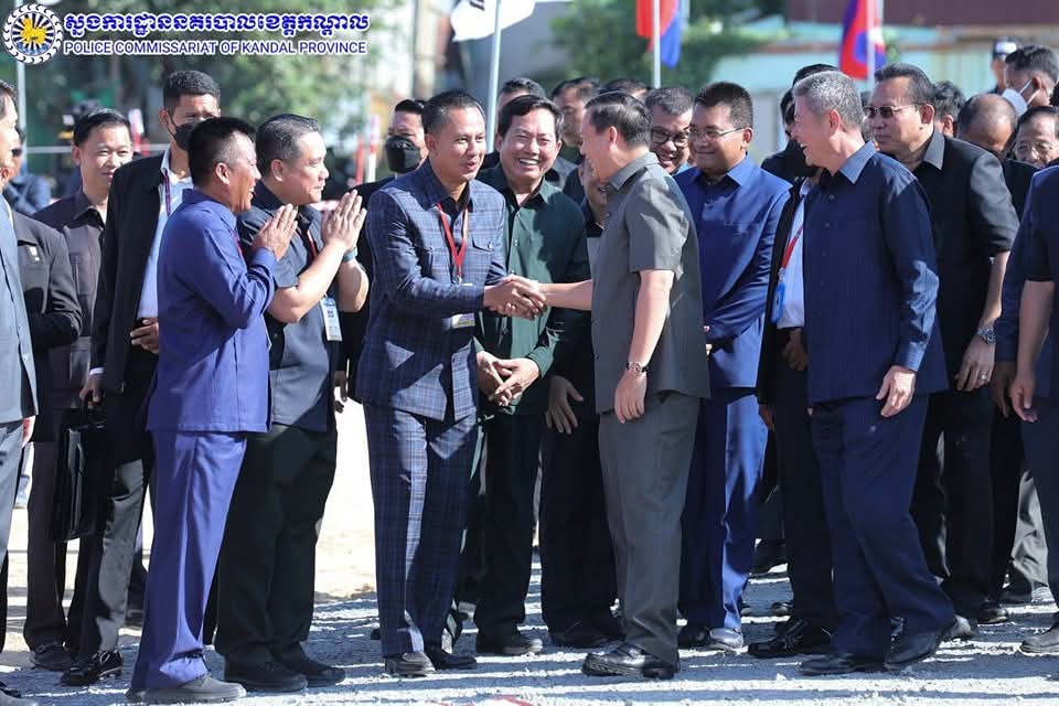 លោកឧត្តមសេនីយ៍ទោ ឈឿន សុចិត្ត ស្នងការនគរបាលខេត្តកណ្តាល បានអញ្ជើញចូលរួម និងដឹកនាំកងកម្លាំងនគរបាលក្រោមឱវាទសហការការពារសន្តិសុខ សណ្តាប់ធ្នាប់ និងសុវត្ថិភាពជូន សម្តេចមហាបវរធិបតី ហ៊ុន ម៉ាណែត នាយករដ្ឋមន្ត្រី