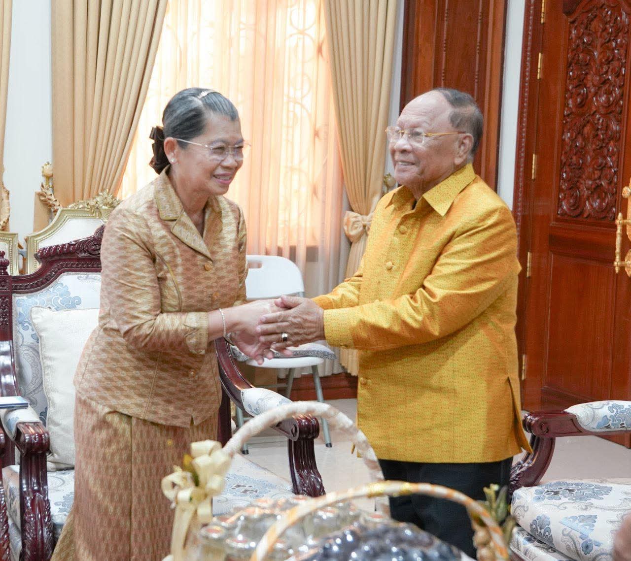 សម្តេច ម៉ែន សំអន ដឹកនាំប្រតិភូរណសិរ្ស អញ្ជើញជូនពរសម្តេចអគ្គមហាពញាចក្រី ហេង សំរិន ក្នុងឱកាសចម្រើនជន្មាយុគម្រប់៩១ ឈានចូល៩២ឆ្នាំ