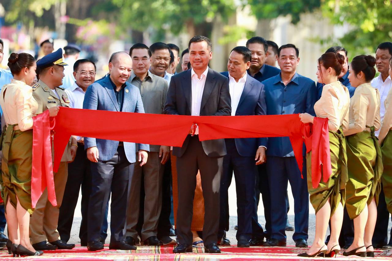 ឯកឧត្តមអភិសន្តិបណ្ឌិត ស សុខា អញ្ជើញសម្ពោធសមិទ្ធផលនានារបស់ក្លិបកីឡាបាល់ទះស្នងការដ្ឋាននគរបាលខេត្តស្វាយរៀង