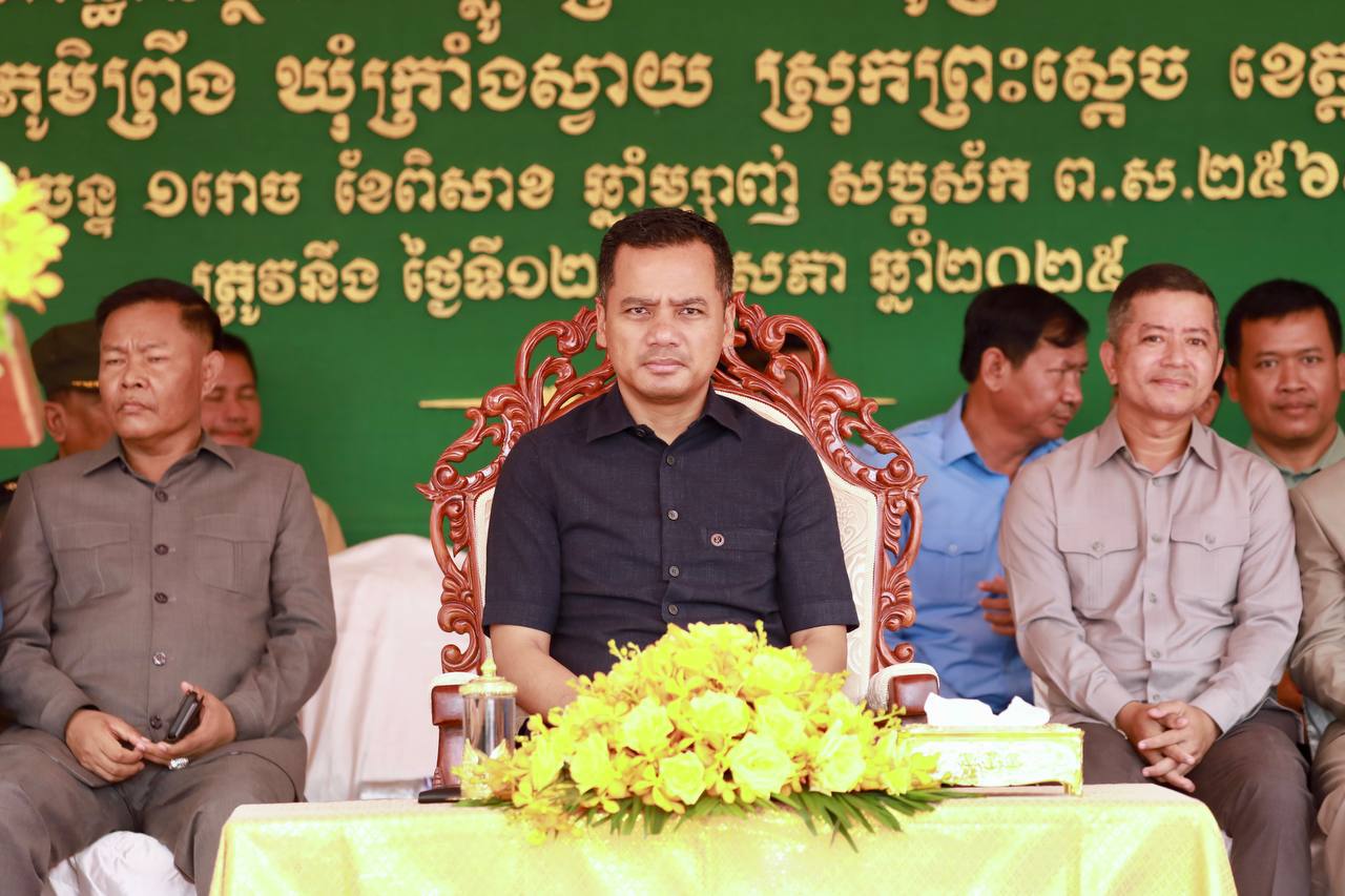 ឯកឧត្តមអភិសន្តិបណ្ឌិត ស សុខា អញ្ជើញបើកការដ្ឋានស្ថាបនាផ្លូវក្រាលកៅស៊ូ ប្រភេទ DBST ប្រវែង ១៨ ៣៤០ម៉ែត្រ នៅស្រុកព្រះស្តេច