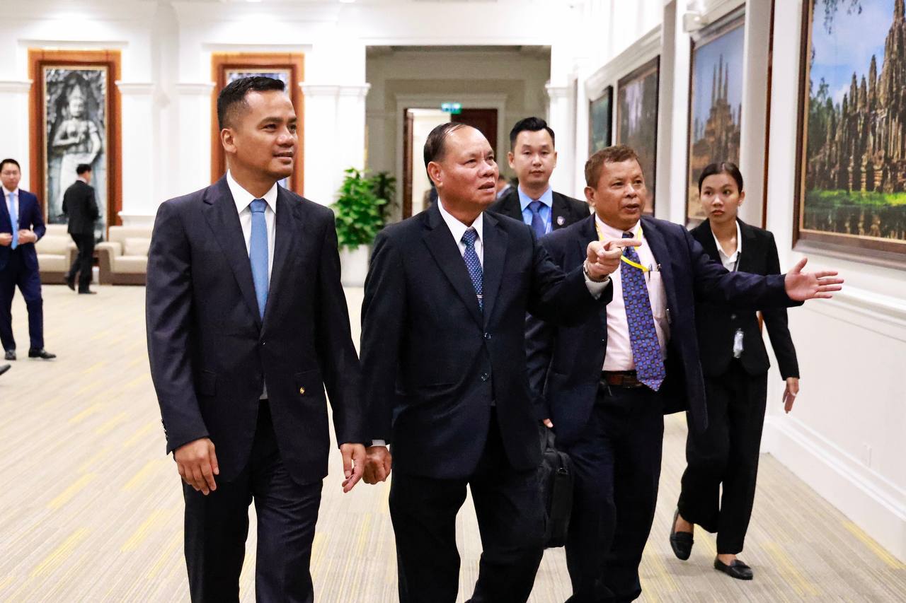 ឯកឧត្តមអភិសន្តិបណ្ឌិត ស សុខា ទទួលជួបពិភាក្សាការងារជាមួយរដ្ឋមន្ត្រីក្រសួងសន្តិសុខសាធារណៈឡាវ