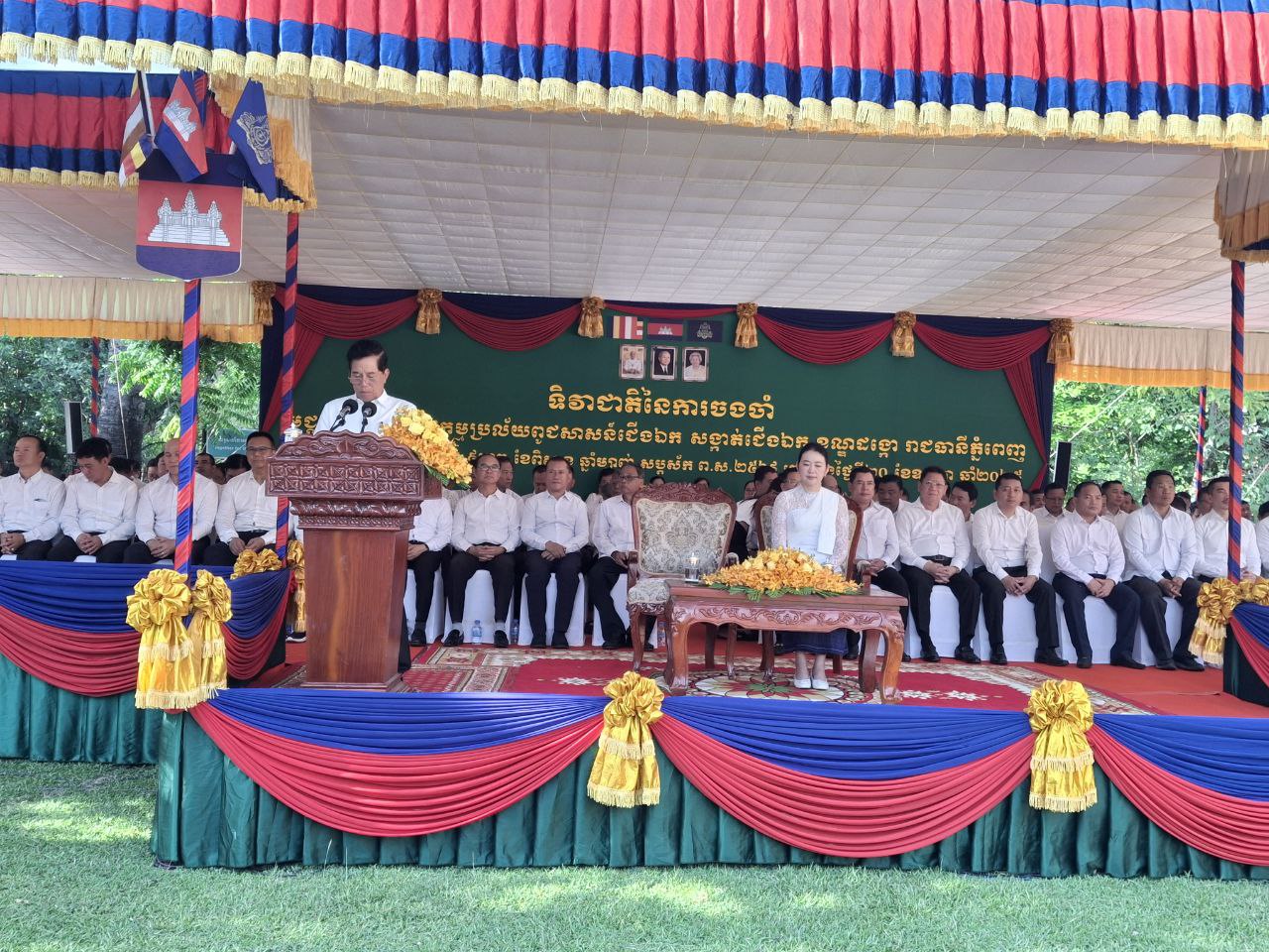 ឯកឧត្តម ឃួង ស្រេង អភិបាលរាជធានីភ្នំពេញនិង លោកជំទាវ ជា សុីណា តំណាងដ៏ខ្ពង់ខ្ពស់សម្ដេចមហាបវរធិបតី ហ៊ុន ម៉ាណែត នាយករដ្ឋមន្ត្រី និង លោកជំទាវបណ្ឌិត ពេជ ចន្ទមុន្នី ហ៊ុន ម៉ាណែត