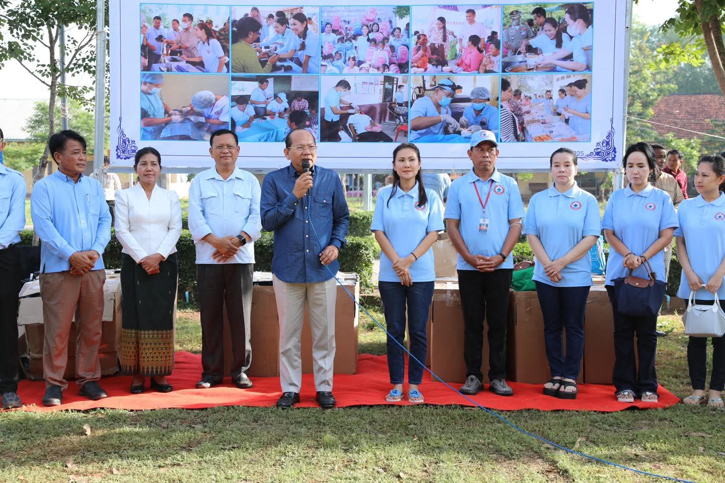 លោកជំទាវ ហ៊ុន ម៉ាណា អញ្ជើញដឹកនាំក្រុមគ្រូពេទ្យស្ម័គ្រចិត្តចុះពិនិត្យ និងព្យាបាលជំងឺជូនបងប្អូនប្រជាពលរដ្ឋនៅខេត្តកំពត..