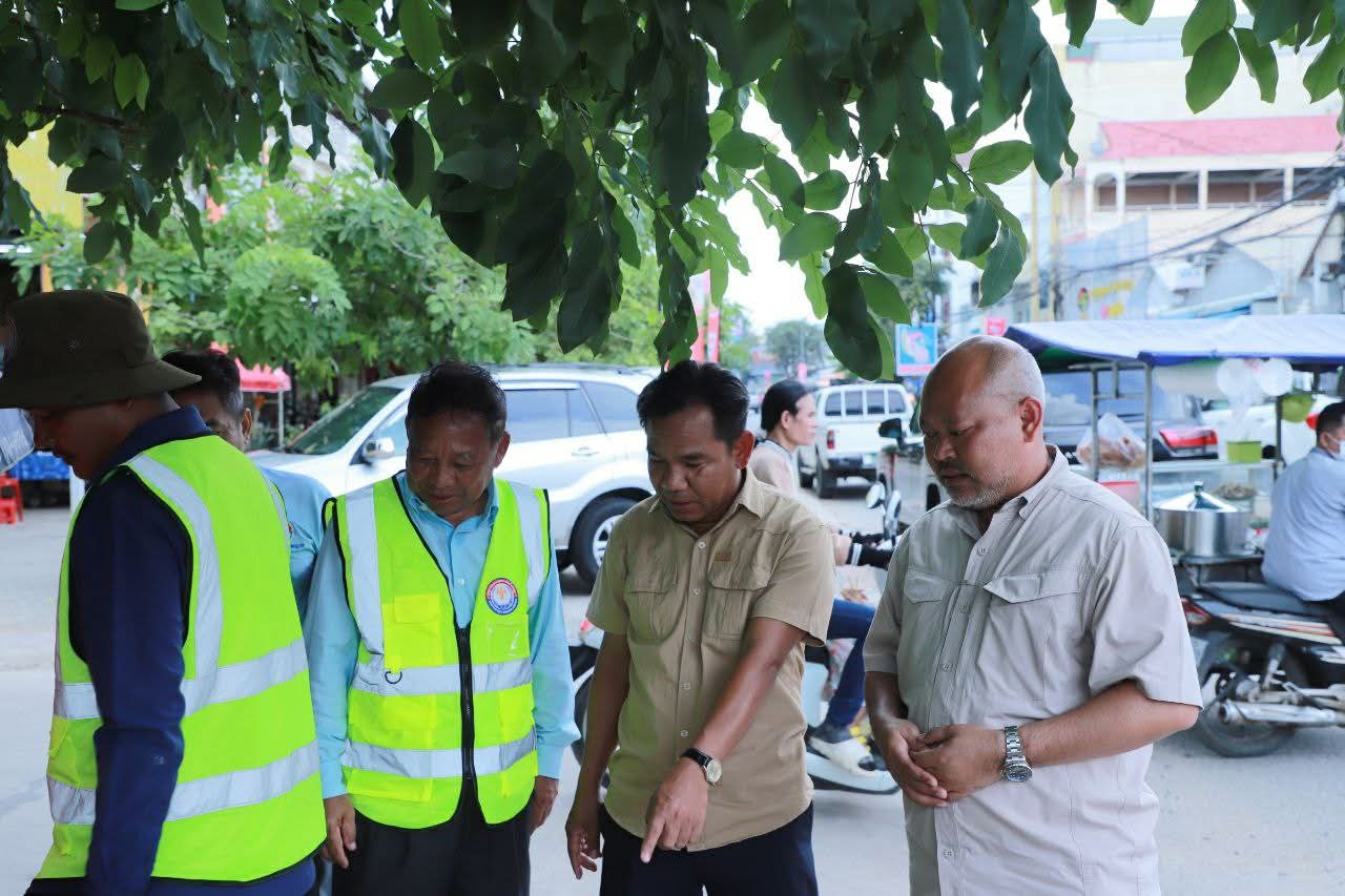 មន្ទីរសាធារណការ និងដឹកជញ្ជូនខេត្តកណ្ដាល ចុះពិនិត្យការងាររំដោះទឹកចេញពីកំណត់ផ្លូវជាតិលេខ២ ចាប់ពីចំហៀងសាលាខេត្តចាស់ មកមាត់ស្ទឹងព្រែកត្នោត