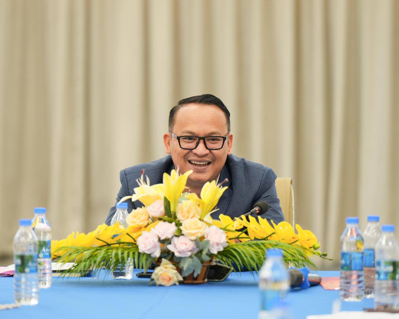 ក្រសួង​ដែនដី​នគរូបនីយកម្ម​និងសំណង់​បានសម្របសម្រួលឱ្យភាគីម្ចាស់បុរី ម្ចាស់ដី និងអតិថិជនរបស់បុរី MC Villa គម្រោងទី២ ដែលមានទីតាំងស្ថិតនៅភូមិអង្គរជ័យ សង្កាត់ស្នោរ ខណ្ឌកំបូល រាជធានីភ្នំពេញ បានជួបជាមួយខាងធនាគារវឌ្ឍនៈអាស៊ីចំកាត់ (ABA)