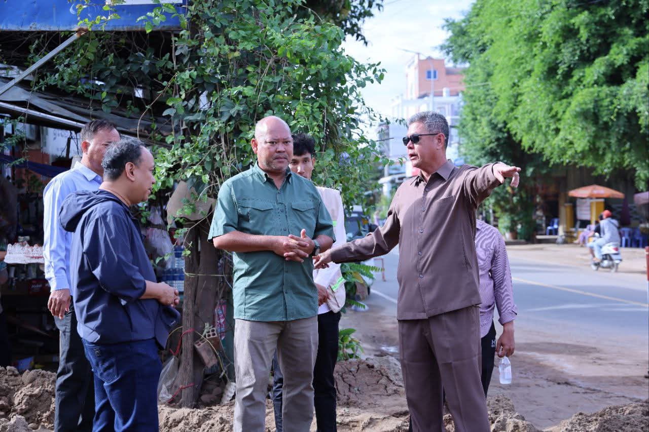 ឯកឧត្តម គួច ចំរើន ជំរុញដល់ក្រុមការងារបច្ចេកទេសសាងសង់ប្រព័ន្ធលូទឹកភ្លៀង ពន្លឿនការសាងសង់ឱ្យរួចរាល់មុនការប្រឡងសញ្ញាបត្រមធ្យមសិក្សាទុតិយភូមិ នាពេលខាងមុខនេះ ដើម្បីជួយរំដោះទឹកភ្លៀង មិនឱ្យលិចនៅមណ្ឌលប្រឡង ដែលតែងតែរងការជនលិចជារៀងរាល់ឆ្នាំ