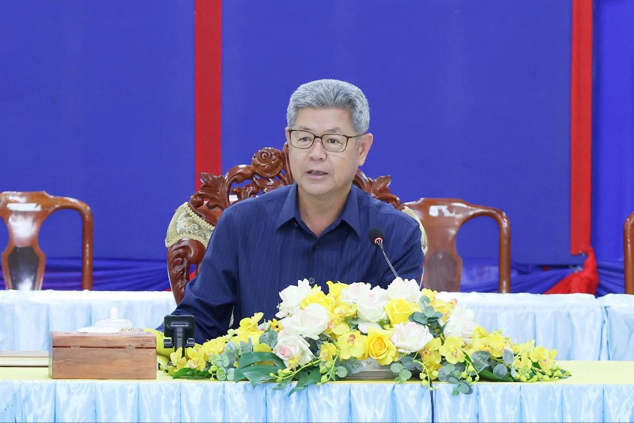 អភិបាលខេត្តកណ្ដាល បានអញ្ជើញដឹកនាំកិច្ចប្រជុំត្រួតពិនិត្យ និងវាយតម្លៃសម្រាំងអង្គភាពផ្តល់សេវាសាធារណៈគំរូរបស់ខេត្ត ក្នុងវិស័យអប់រំ ឆ្នាំ២០២៥..