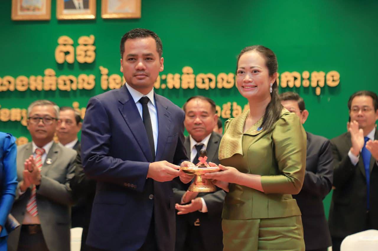 ពិធីប្រកាសតែងតាំងនិងផ្លាស់ប្ដូរមុខតំណែងអភិបាលនៃគណៈអភិបាលខេត្តកោះកុងក្រោមអធិបតីភាព ឯកឧត្តមអភិសន្តិបណ្ឌិត ស សុខា..