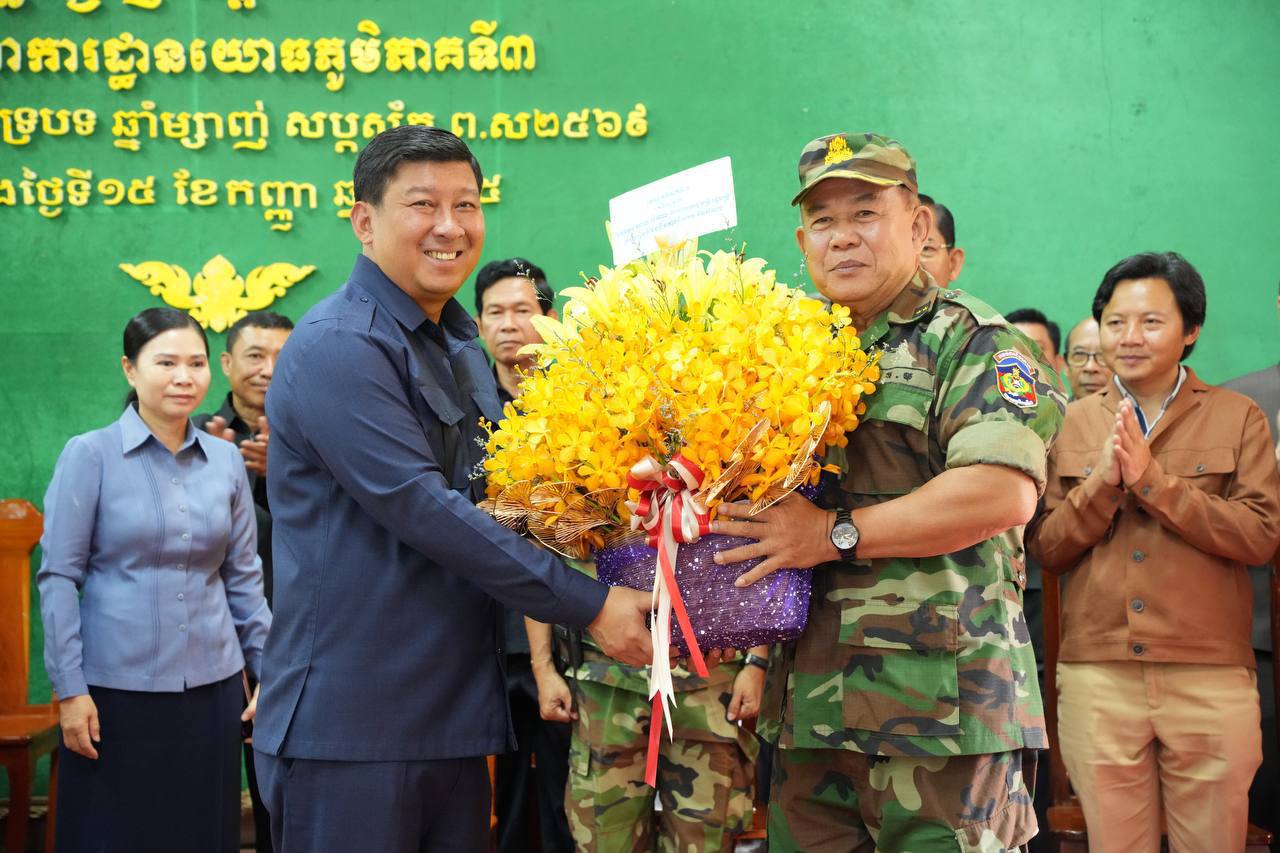 ថ្នាក់ដឹកនាំក្រសួងរៀបចំដែនដី នគរូបនីយកម្មនិងសំណង់ ជួបសំណេះសំណាលសាកសួរសុខទុក្ខនាយទាហាន នាយទាហានរង និងពលទាហាននៃបញ្ជាការដ្ឋានយោធភូមិភាគទី ៣ និង