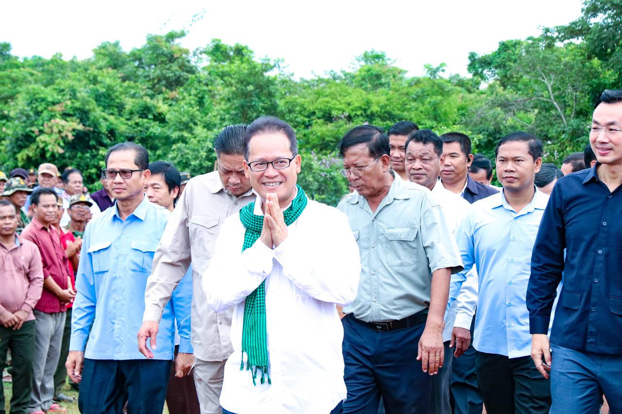 ឯកឧត្តមបណ្ឌិត​ អ៊ាង​ សុផល្លែត​ អញ្ជើញជា​អធិបតីភាព​ក្នុងពិធីសំណេះសំណាល និងដាំកូនត្នោត ដើម្បីបង្កើនភាពបៃតង នៅស្រុកពញាក្រែកចំនួន ២២០០០ដើម..