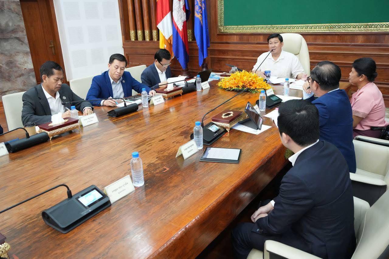 ក្រសួងរៀបចំដែនដី នគរូបនីយកម្ម និងសំណង់ បាននិងកំពុងពិគ្រោះយោបល់ផ្ទៃក្នុង ដើម្បីគិតគូរថាតើគួររៀបចំជា National Building Code មួយតែម្តង ឬមួយចេញដាច់ដោយឡែកនូវលិខិតបទដ្ឋានគតិយុត្តិ ក្រោមច្បាប់សំណង់ មានប្រកាស អនុក្រឹត្យ និងគោលការណ៍ណែនាំបច្ចេកទេសផ្សេងទៀត។