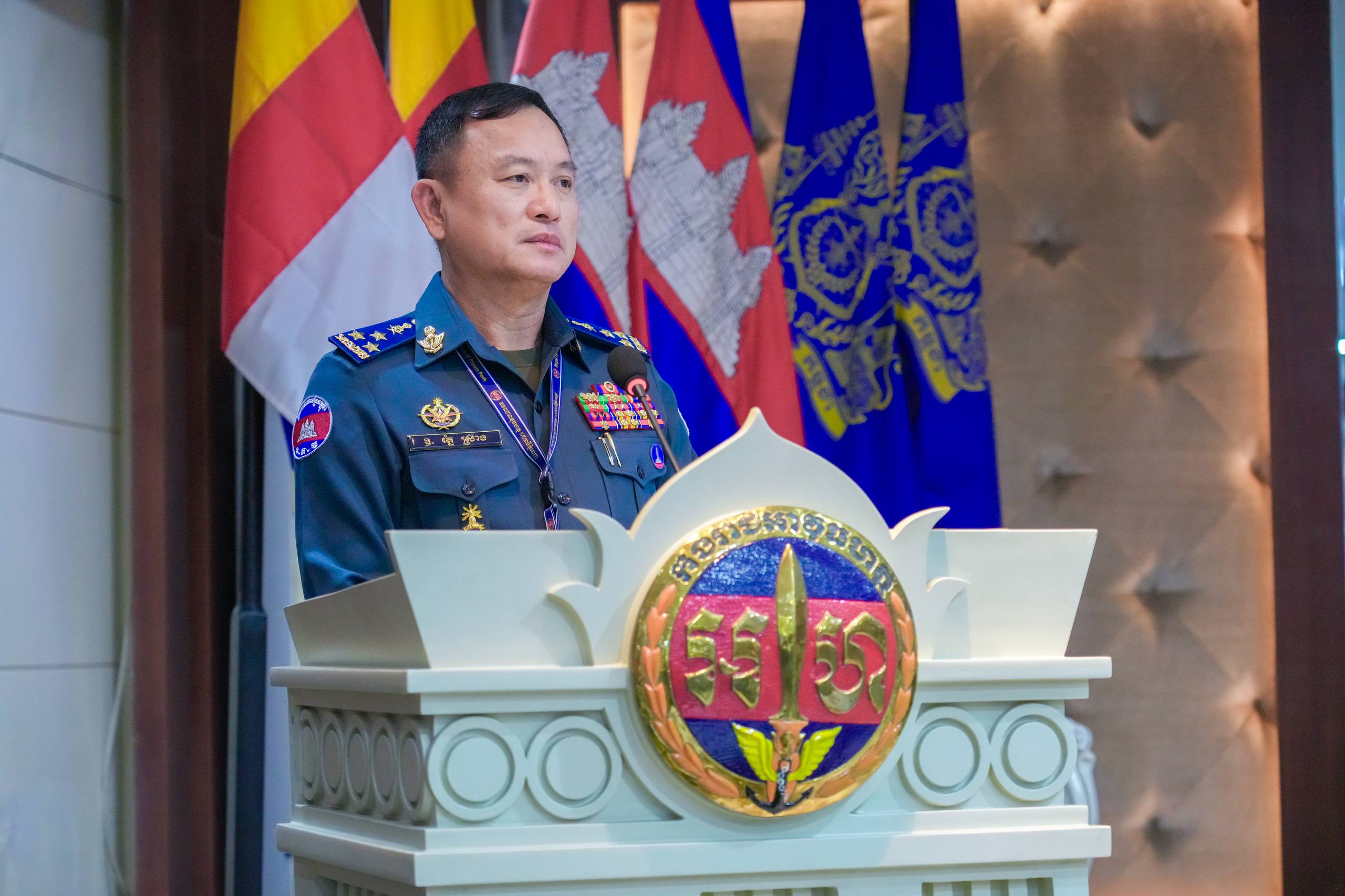 ឧត្តមសេនីយ៍ឯក រ័ត្ន ស្រ៊ាង អញ្ជើញដឹកនាំកិច្ចប្រជុំផ្សព្វផ្សាយការអនុវត្តតួនាទី ភារកិច្ច ៩ ខែ និងលើកទិសដៅការងារបន្តរបស់ កងរាជអាវុធហត្ថ!