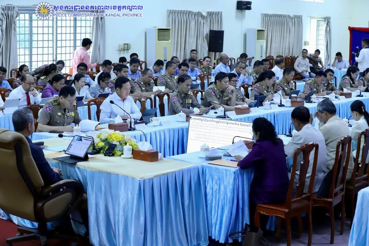 លោកឧត្តមសេនីយ៍ទោ ឈឿន សុចិត្ត ស្នងការនគរបាលខេត្តកណ្តាល បានចាត់លោកឧត្តមសេនីយ៍ត្រី សេង សុទ្ធ ស្នងការរងជាតំណាងរួមជាមួយនឹងលោកស្នងការរងចំនួន០៦រូប ដើម្បីចូលរួមក្នុងកិច្ចប្រជុំ..