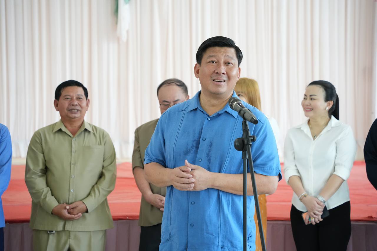 ទន្ទឹមនឹងការជួយតម្រែតម្រង់ទិសក្នុងការអភិវឌ្ឍន៍មូលដ្ឋានដោយផ្តោតលើទឹក ភ្លើង ផ្លូវ សាលារៀន មន្ទីរពេទ្យ ក៍ដូចជាការកសាងខឿនសេដ្ឋកិច្ចជារួម ក្រុមការងាររាជរដ្ឋាភិបាលចុះមូលដ្ឋានខេត្តកំពត