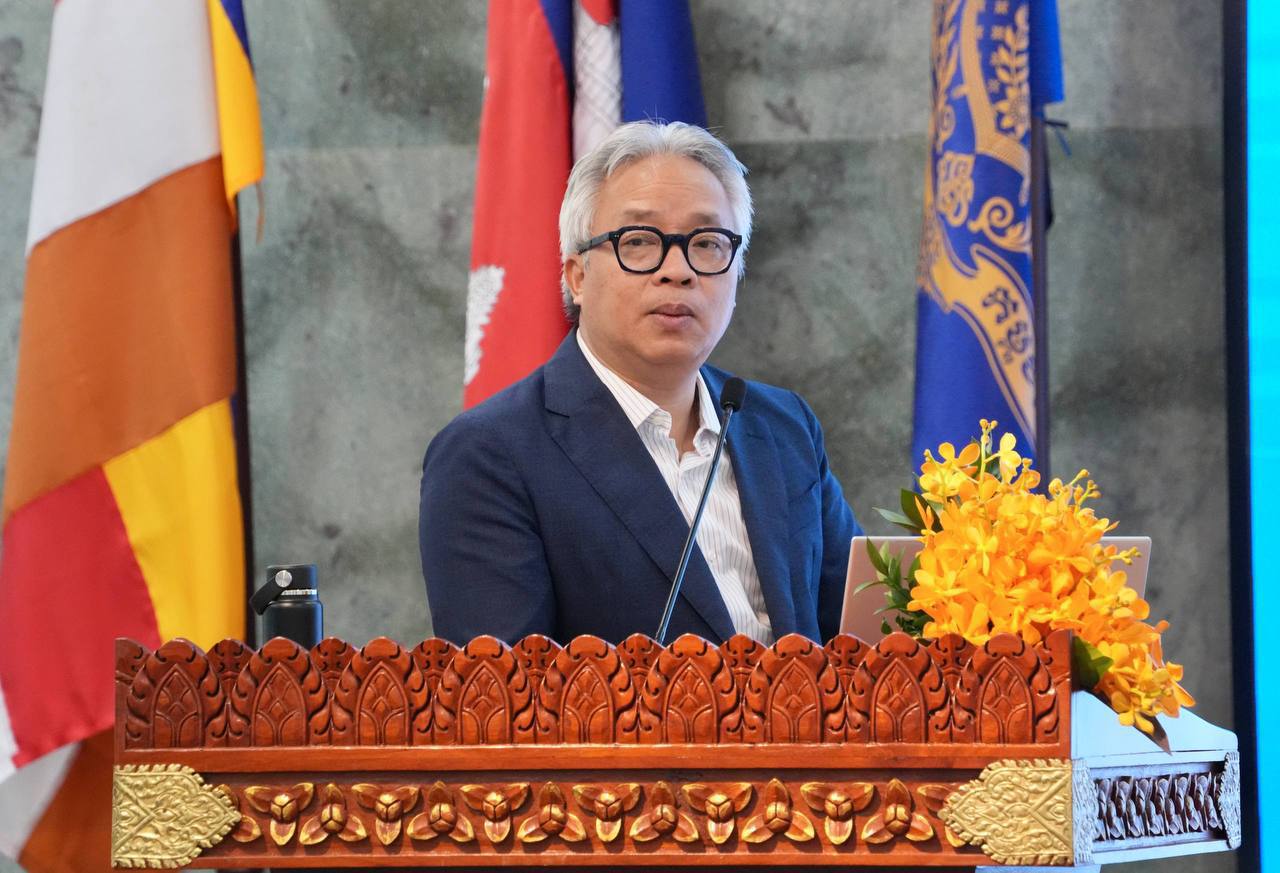 ក្រសួង​រៀប​ចំ​ដែនដី​នគរ​រូប​នីយកម្ម​ និងសំណង់​បានប្រជុំផ្សព្វផ្សាយខ្លឹមសារនិងការអនុវត្ត សារាចរ លេខ០០១ សនស/ស.រ ស្តីពីការគ្រប់គ្រងការប្រកបអាជីវកម្មនិងការប្រកបវិជ្ជាជីវៈក្នុងវិស័យសំណង់ ដែលពុំទាន់មានអាជ្ញាបណ្ណ ឬលិខិតអនុញ្ញាតនៅក្នុងព្រះរាជាណាចក្រកម្ពុជា..