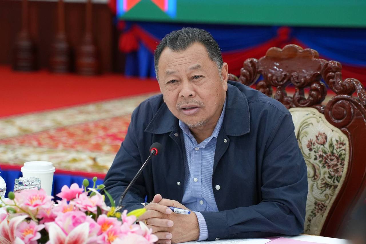 ឯកឧត្តម​ តឹករ៉េត សំរេច​ រដ្ឋ​លេខាធិការ​ប្រចាំការ​ក្រសួង​រៀប​ចំ​ដែនដី​នគរ​រូប​នីយកម្ម​ និងសំណង់​ បានអញ្ជើញដឹកនាំកិច្ចប្រជុំជំរុញការងារចុះបញ្ជីដីបង្ហើយក្នុងភូមិសាស្ត្រខេត្តកំពង់ធំ និងខេត្តសៀមរាប..