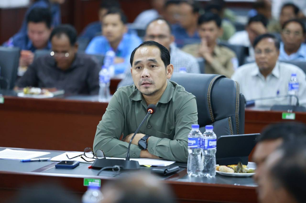 ឯកឧត្ដម​ ខ្លូត​ រតនា​ រដ្ឋលេខាធិការ​ និងជាប្រធានក្រុមការងារទទួលបន្ទុកខេត្តកំពង់ស្ពឺទៅលើវិស័យរៀបចំដែនដីនគររូបនីយកម្មនិងសំណង់បានដឹកនាំសម្របសម្រួលបញ្ចប់រឿងបានចំនួន​ ៤៦​ ករណី..