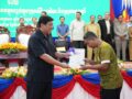 វិញ្ញាបនបត្រសម្គាល់ម្ចាស់អចលនវត្ថុចំនួន​ ៣០,៩៥៨បណ្ណ​ ត្រូវបានប្រគល់ជូនប្រជាជនក្នុងក្រុងសិរីសោភ័ណ​និងស្រុកមង្គលបូរី ខេត្តបន្ទាយមានជ័យ..